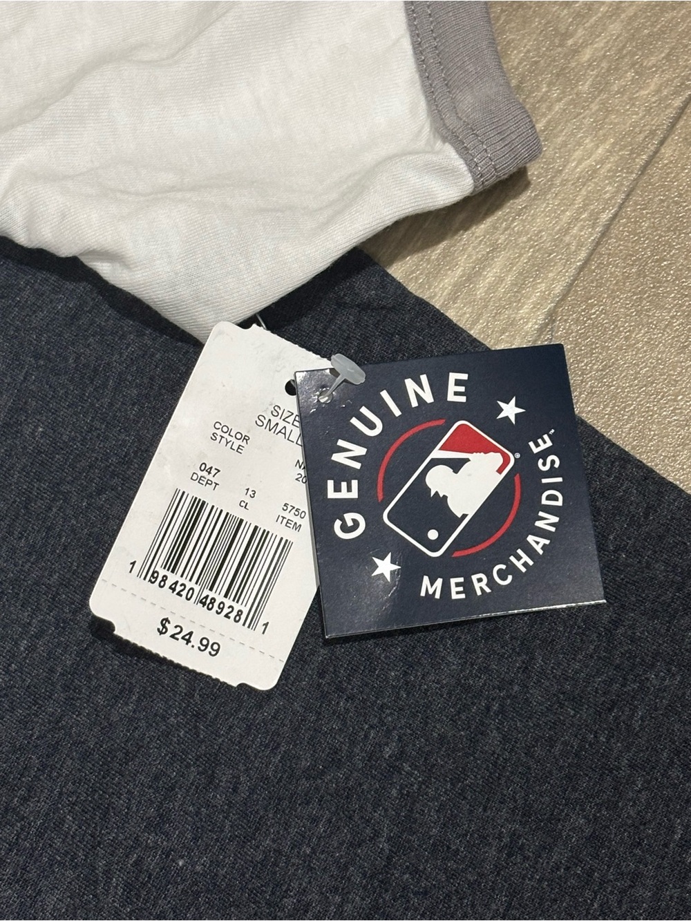 Genuine Merchandise MLB New York Yankees Women’s T-Shirt White/Gray Size S - Picture 7 of 11
